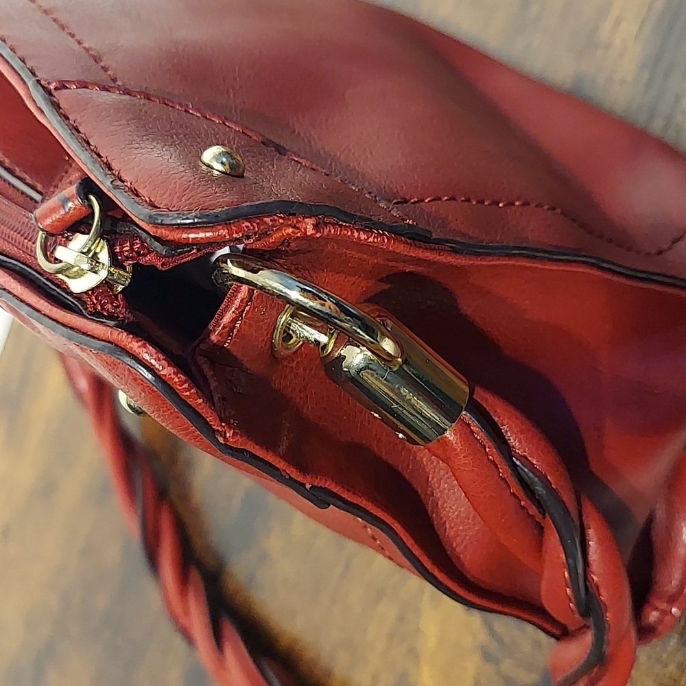 Relic Shoulder Bag Red - Picture 3 of 9
